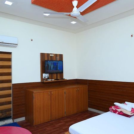 P P Lodging Mangvadi 外观 照片