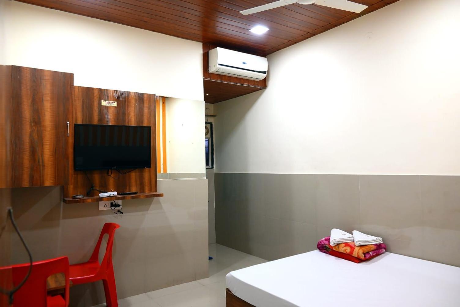 P P Lodging Mangvadi 外观 照片